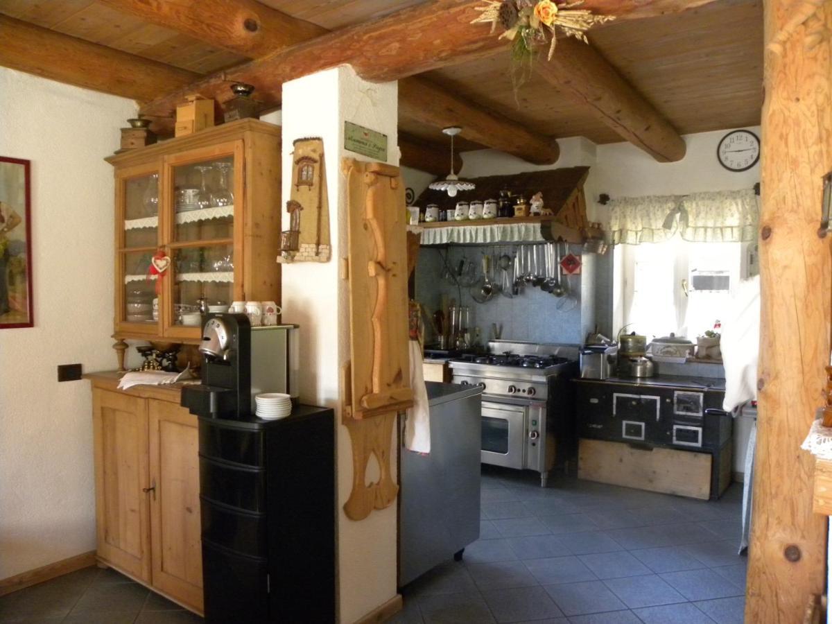 B&B La Casa Delle Bambole Panchià Buitenkant foto