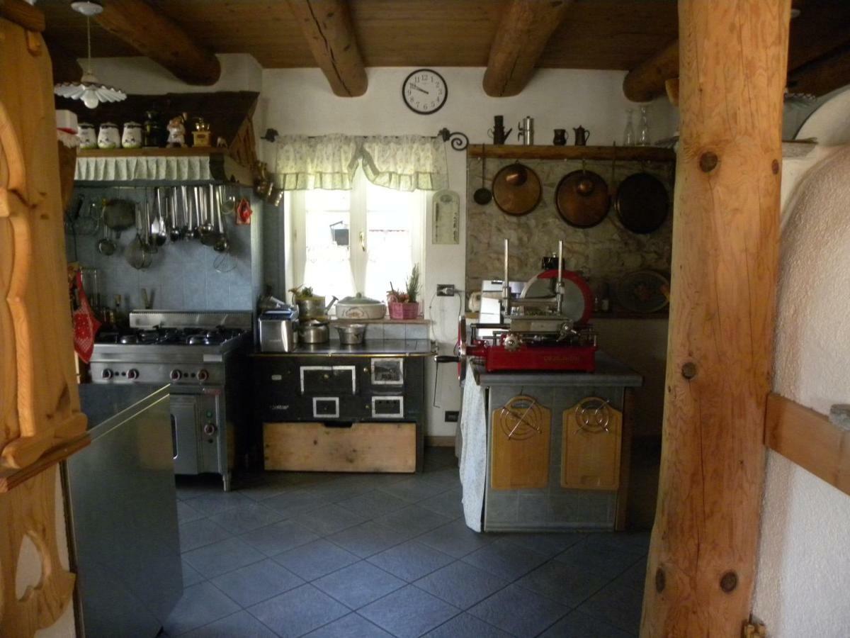B&B La Casa Delle Bambole Panchià Buitenkant foto